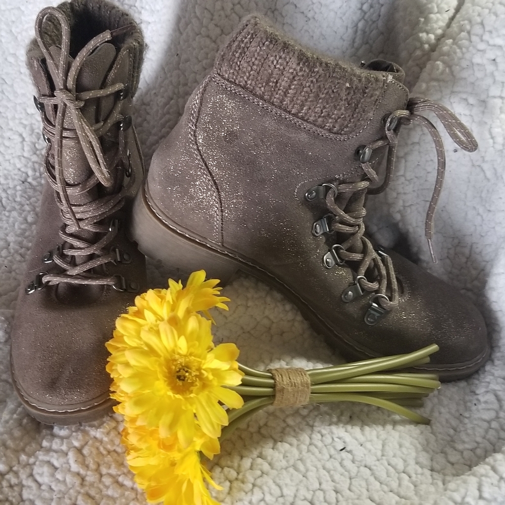 EUC G.H. Bass gray glitter hiking boots